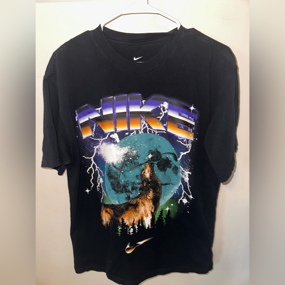 Good quality thick cotton oversized Nike graphic Tee (fits small-medium)